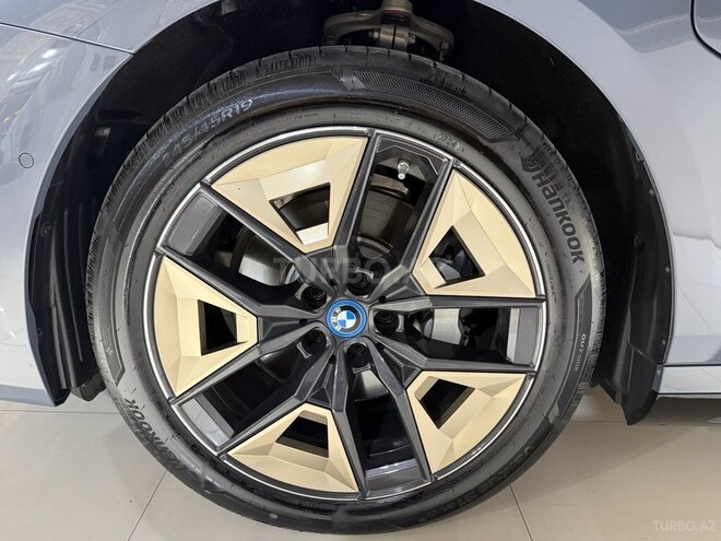 BMW i5-12