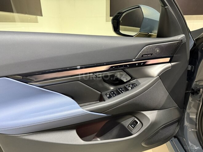 BMW i5-15