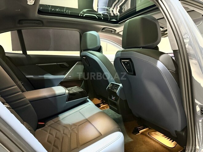 BMW i5-18