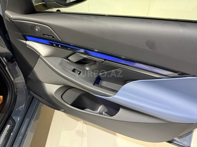 BMW i5-21