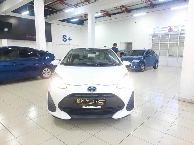 Toyota Aqua-2