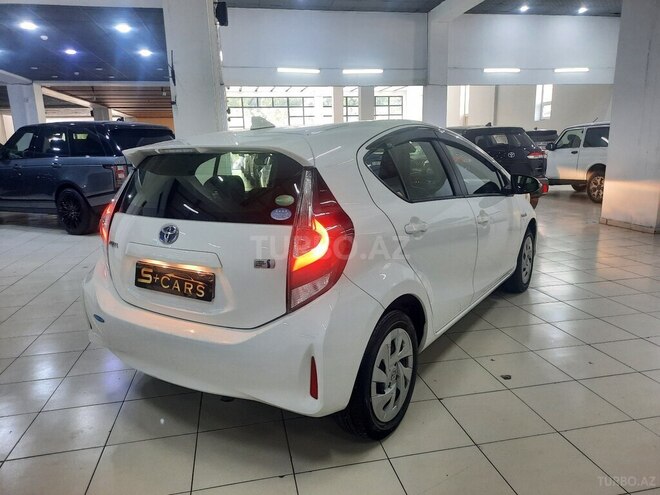 Toyota Aqua-5