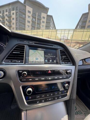 Hyundai Sonata-12