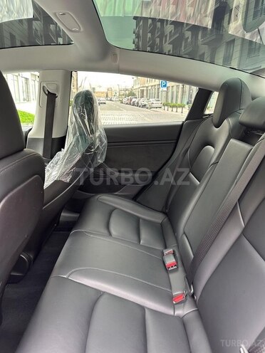 Tesla Model 3-9