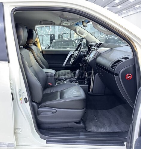 Toyota Land Cruiser Prado-12