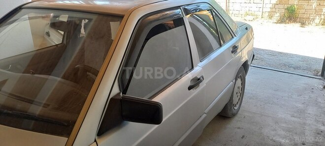 Mercedes 190 1992, 554,930 km - 2.0 l - Quba