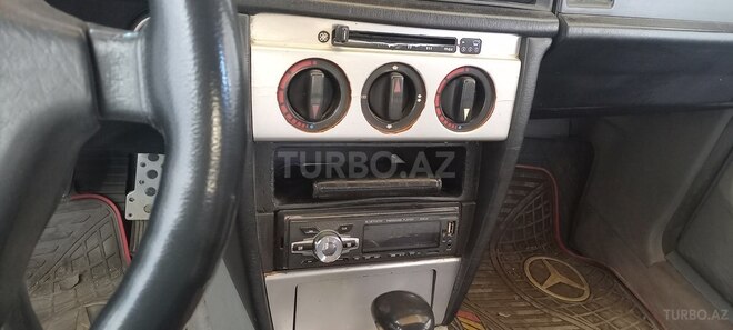 Mercedes 190 1992, 554,930 km - 2.0 l - Quba