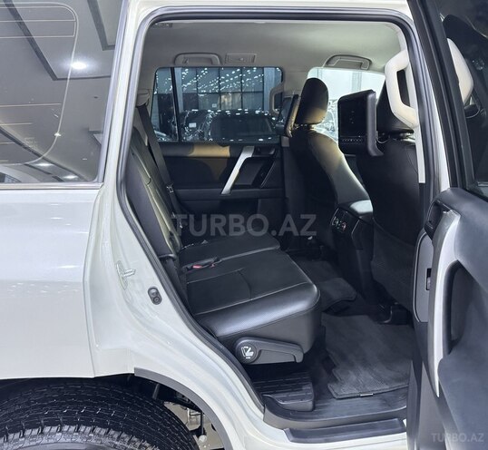 Toyota Land Cruiser Prado-13