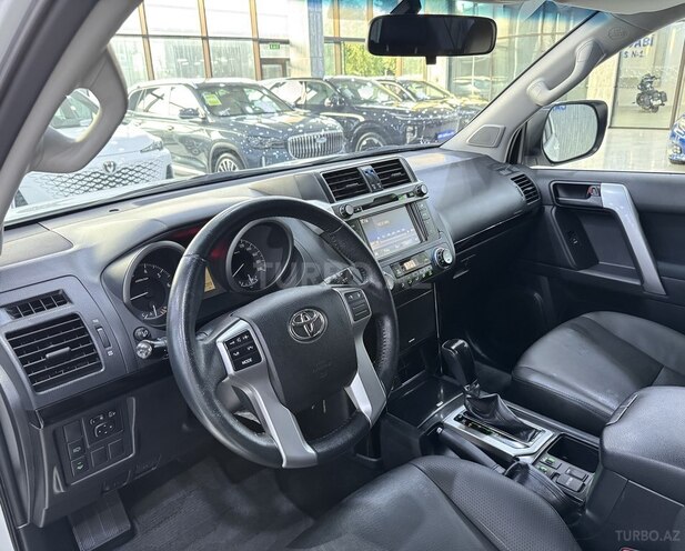 Toyota Land Cruiser Prado-9