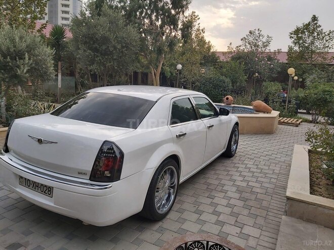 Chrysler 300C-2