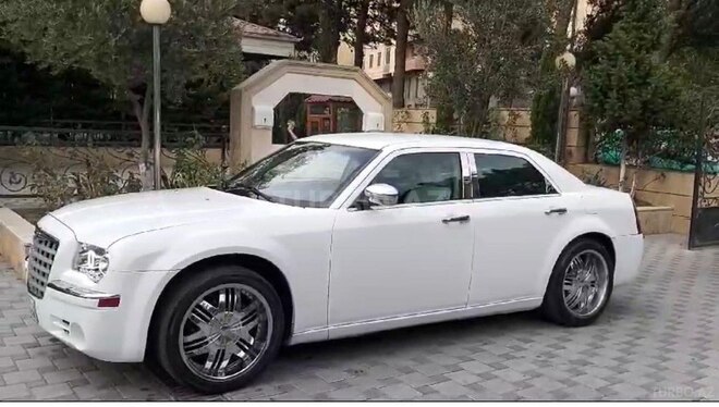Chrysler 300C-8