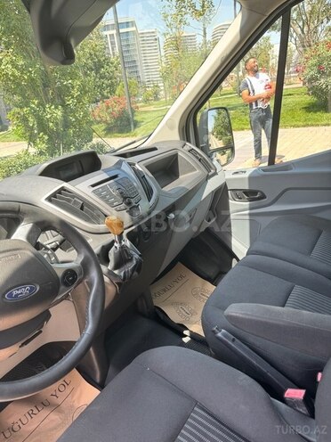 Ford Transit-7