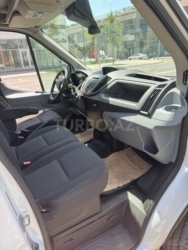 Ford Transit-5