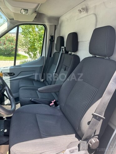 Ford Transit-9