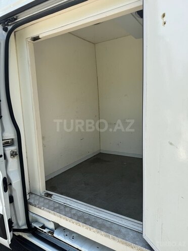 Ford Transit-13