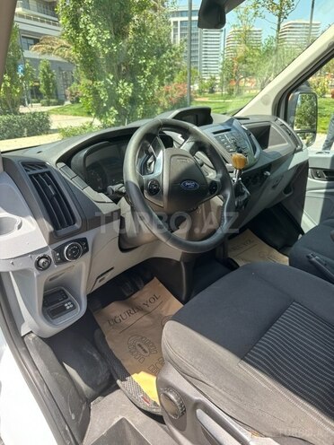 Ford Transit-10