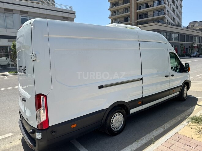 Ford Transit-17
