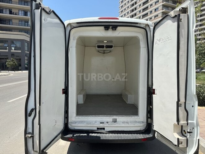 Ford Transit-16