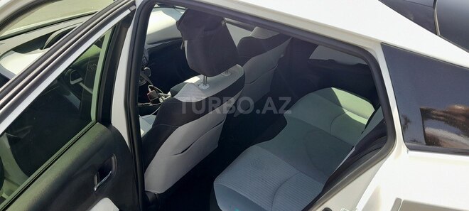 Toyota Prius 2017, 66,600 km - 1.8 l - Bakı