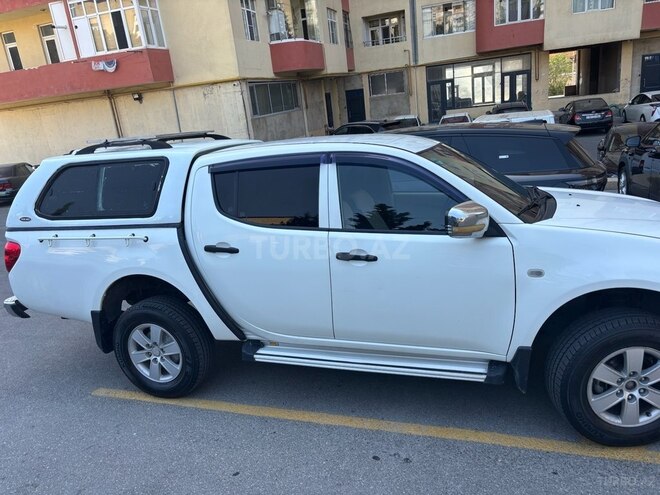 Mitsubishi L200 2014, 223,000 km - 2.5 l - Bakı