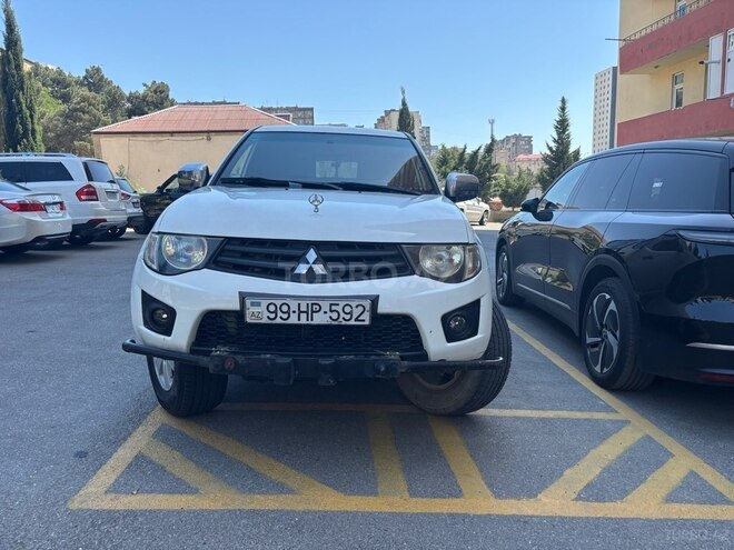 Mitsubishi L200 2014, 223,000 km - 2.5 l - Bakı