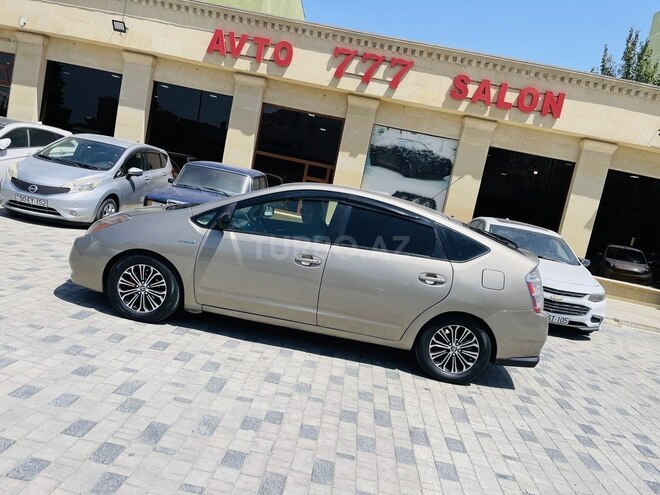 Toyota Prius-5