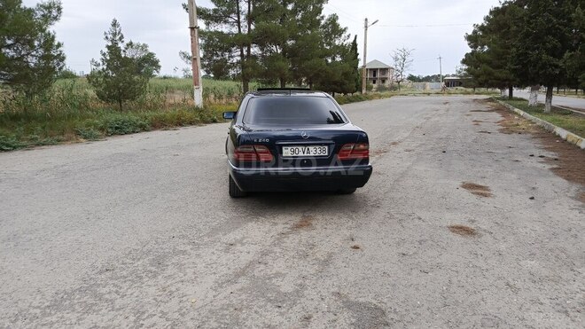 Mercedes E 240 1998, 308,000 km - 2.4 l - Salyan
