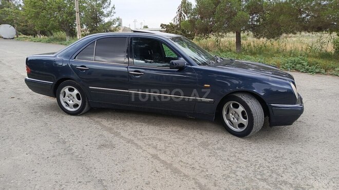 Mercedes E 240 1998, 308,000 km - 2.4 l - Salyan