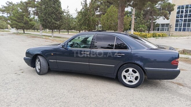 Mercedes E 240 1998, 308,000 km - 2.4 l - Salyan