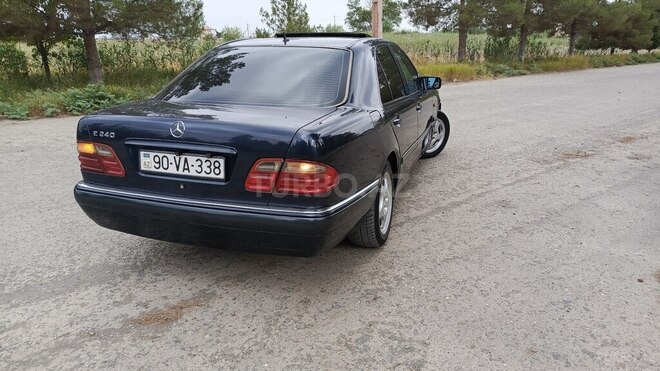 Mercedes E 240 1998, 308,000 km - 2.4 l - Salyan