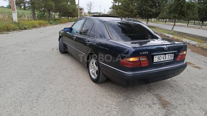 Mercedes E 240 1998, 308,000 km - 2.4 l - Salyan