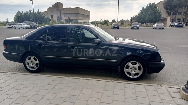 Mercedes E 240 1998, 308,000 km - 2.4 l - Salyan