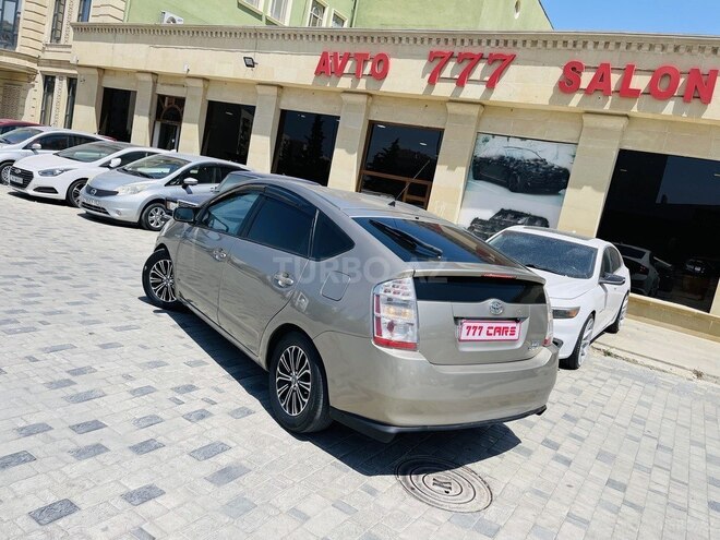 Toyota Prius-8
