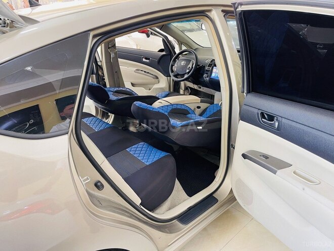 Toyota Prius-11