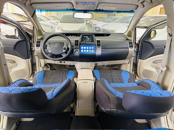 Toyota Prius-12