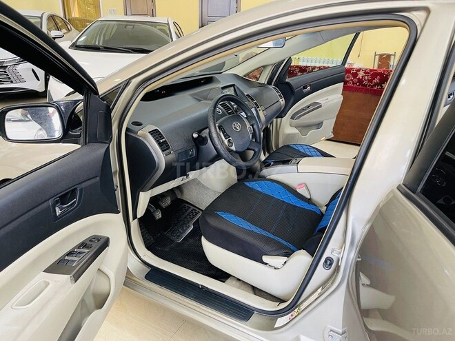 Toyota Prius-16