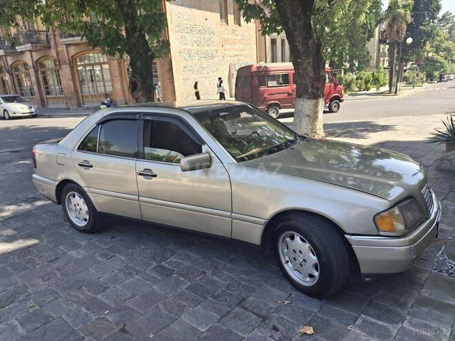 Mercedes C 220 1994, 150,000 km - 2.2 л - Şəki