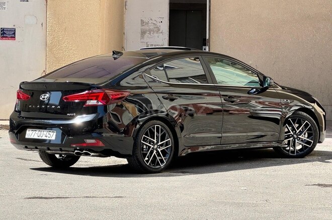 Hyundai Elantra-10