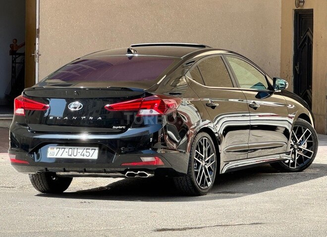 Hyundai Elantra-12