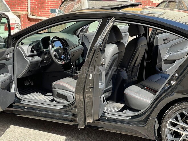 Hyundai Elantra-16
