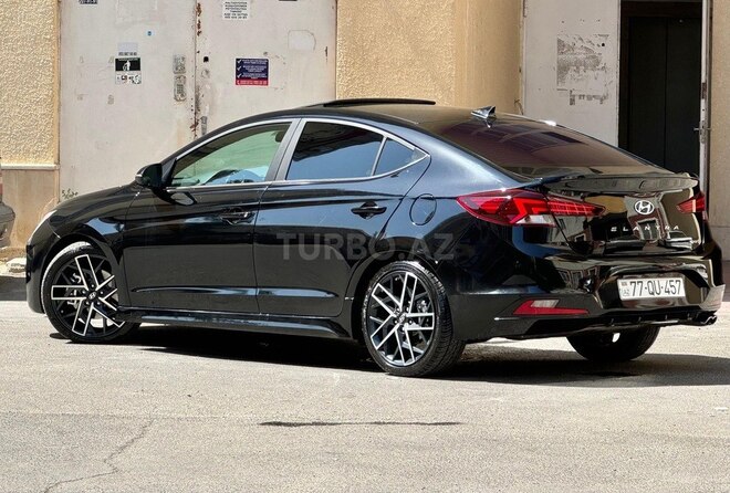 Hyundai Elantra-8