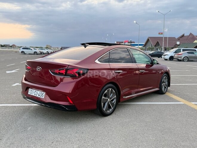 Hyundai Sonata-12