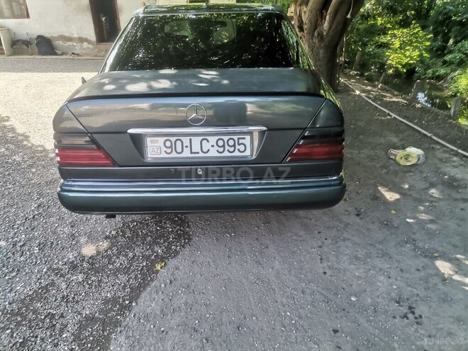 Mercedes E 220 1995, 500,000 km - 2.2 l - Qazax