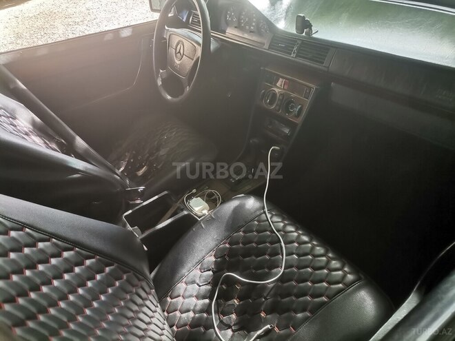 Mercedes E 220 1995, 500,000 km - 2.2 l - Qazax