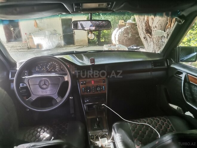 Mercedes E 220 1995, 500,000 km - 2.2 l - Qazax