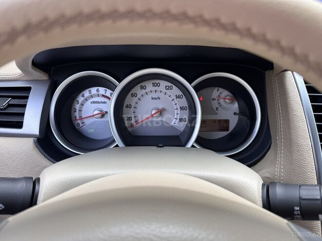 Nissan Tiida-7