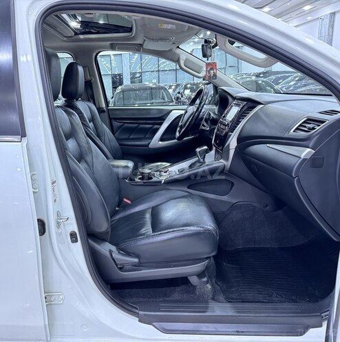 Mitsubishi Pajero Sport-12