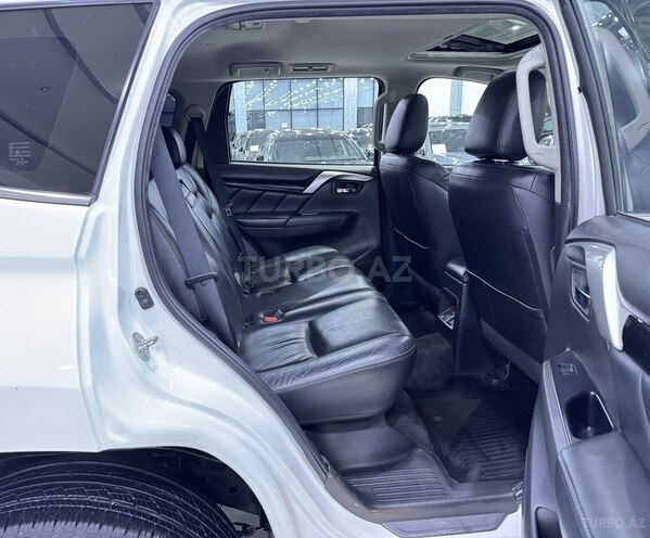 Mitsubishi Pajero Sport-13