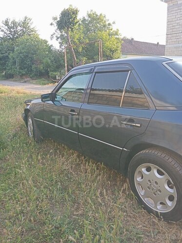 Mercedes E 200 1990, 250,000 km - 2.0 l - Masallı