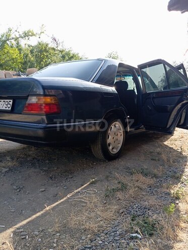 Mercedes E 200 1990, 250,000 km - 2.0 l - Masallı